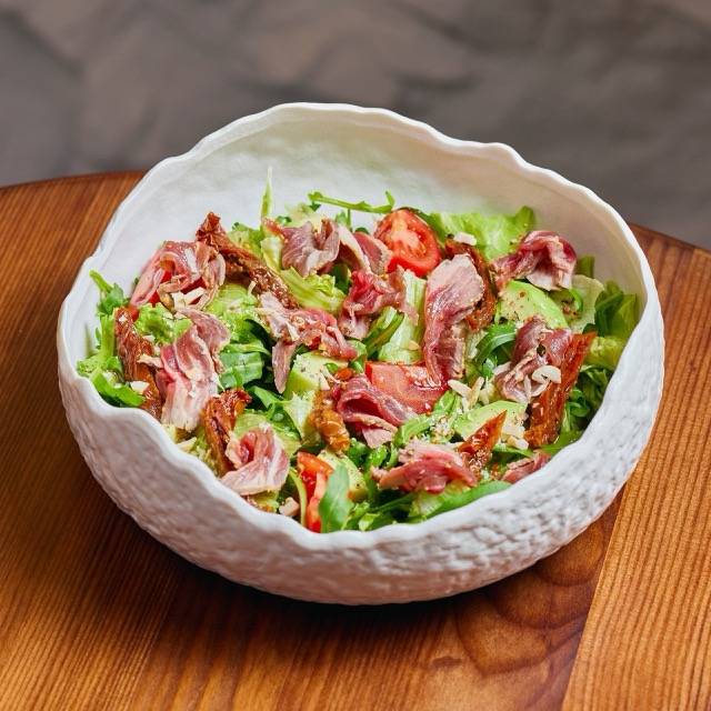 Steak salad with arugula, cherry tomatoes, parmesan, avocado and balsamic dressing
